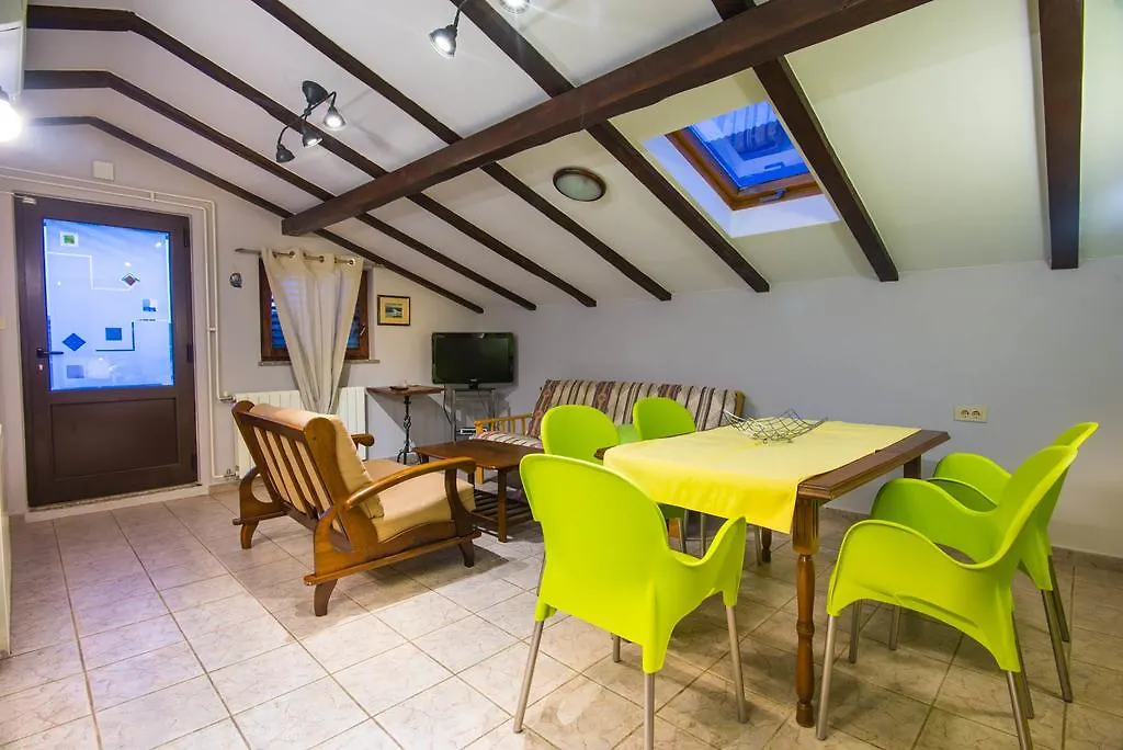 Apartments With Pool 992 Pula