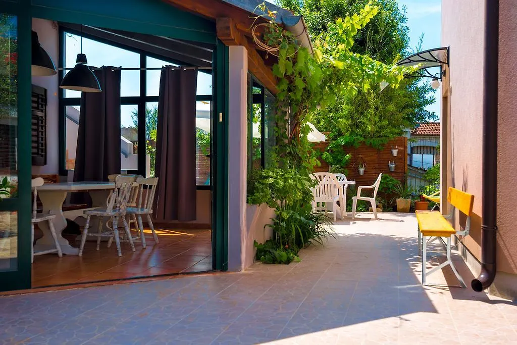 Apartments With Pool 992 Pula